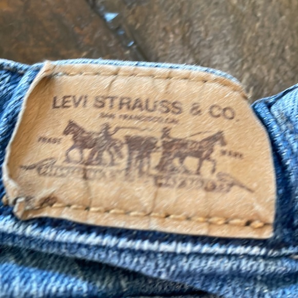 Girl’s Levi’s Jeans - Picture 9 of 11